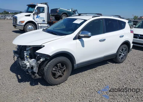 2017 Toyota Rav4 Le z USA, uszkodzony, nr VIN JTMBFREV1HJ127037